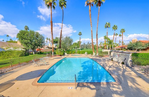 Palm Desert House | Exclusive Country Club in Palm Desert near everything