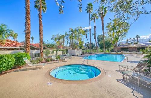 Palm Desert House | Exclusive Country Club in Palm Desert near everything