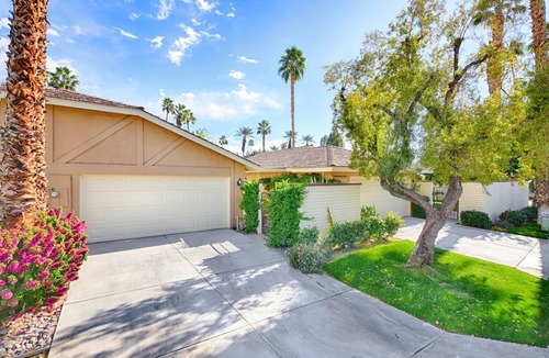 Palm Desert House | Exclusive Country Club in Palm Desert near everything