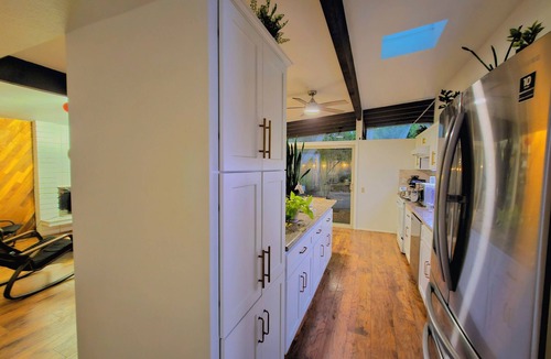 Arden-Arcade House | Exclusive Mid-Century Modern Retreat