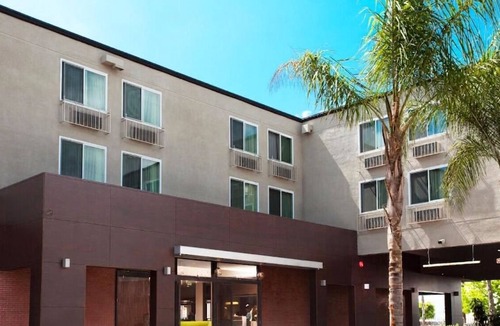 Torrance Hotel | Executive Double Suite with Modern Comfort near South Bay and Los Angeles