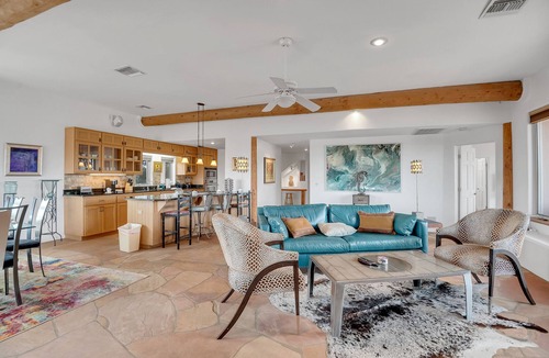 Cornville House | Experience luxury at the Cornville Desert Retreat with stunning red rock views.