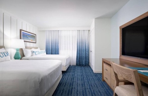 Lakeside Park Hotel | Experience Refreshing Family-Friendly Suite in Tahoe’s Heart | On-Site Parking