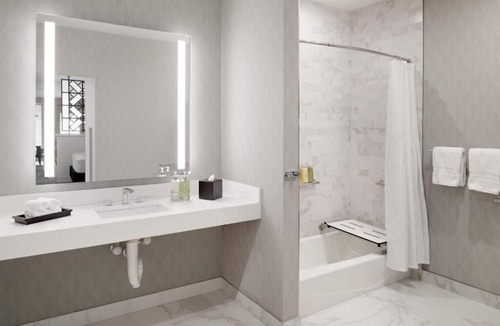 Tri-West Hotel | Experience Soothing Moments & Luxury! Outdoor Pool, Pet-friendly Property