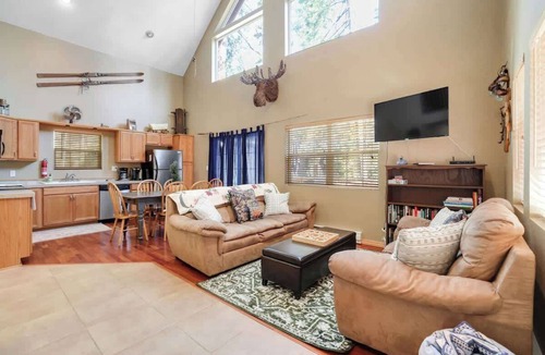 Sierra Cedars Cabin | Explore and Unwind! Large Deck & EV Charger