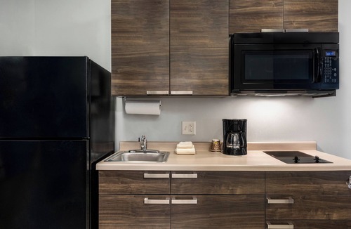 Sundance Hotel | Explore Buckeye with Ease—Pet-Friendly Accommodation and Free Parking Await