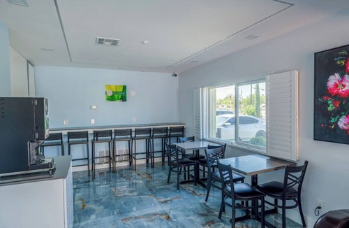 Victorville Hotel | Explore Victorville Sites from Affordable 2 Queen Beds Room