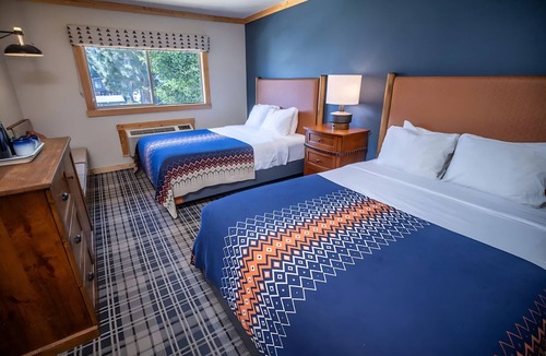 Mammoth Lakes Hotel | Explore Yosemite from Alpine Room w/Scenic Vistas & Mammoth Ski Access! 3 Units