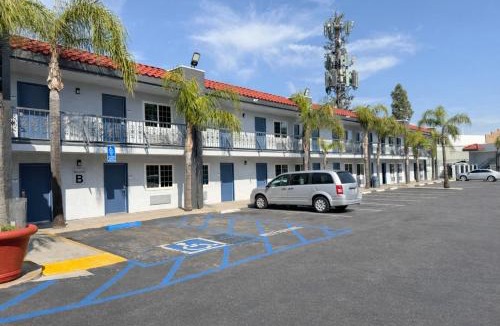 Ontario Hotel | Express Inn & Suites Ontario Airport