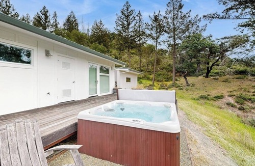 Calistoga House | Exquisite modern getaway with private hot tub & pool + large deck w/valley-view