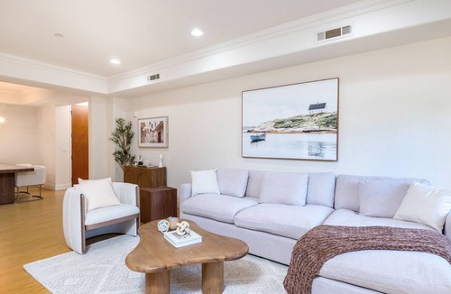 The Flats Apartment | Exquisite Modern 2BR Apt. in Prime Location!