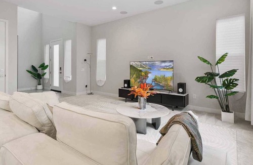 Foothill Ranch House | Exquisite Retreat on Pin Ln