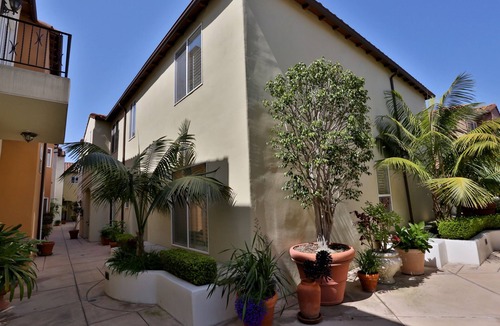 Huntington Beach House | (Extended Stay Rental & Pricing Only) - Snowbirds Welcome All Year Long!