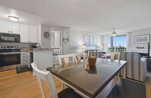 Townsite Condo | F111-Ocean/Harbor VIews, North Coast Village