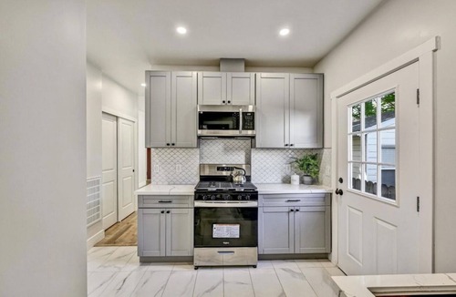 Downtown Sacramento House | Fabulous 1/1+den in the Heart of Sacramento