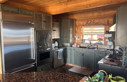 Lynx Mountain View Estates Cabin | Fabulous 4-bedroom hilltop log cabin in charming Prescott