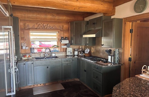 Lynx Mountain View Estates Cabin | Fabulous 4-bedroom hilltop log cabin in charming Prescott