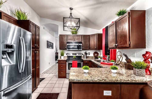Foothills House | Family and Senior-Friendly VERY Private Home. FREE Heated Pool & Hot Tub!