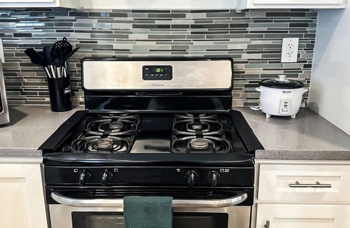 Los Angeles House | Family Friendly 4BR Home Near USC & DTLAn-Free Gated Parking