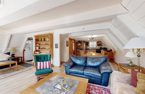 Truckee Ski Chalet | Family-Friendly Home with Shared Pool & Hot Tub - Access to Rec Center