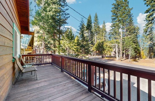Chamberlands House | Family-Friendly Mountain Home with Decks, Views, Fireplaces, Walk to Beach