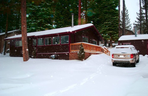Mountain View Estates Cabin | Family friendly home in quiet location w/private sauna, wi-fi, and wood stove