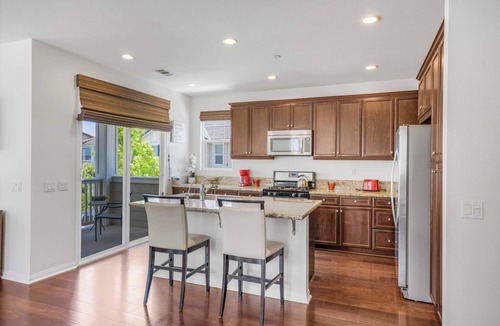 Riverpark Condo | Family & Pet Friendly, Modern Home with Garage