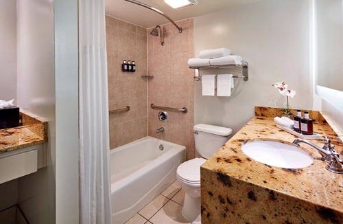 Pico - Robertson Hotel | Family Ready Rooms 10 Mins Away from Beverly Hills | 3 Rooms
