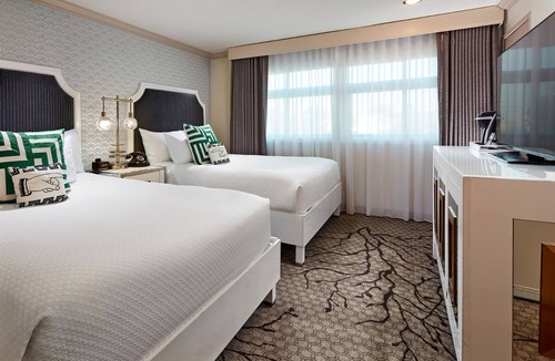 Pico - Robertson Hotel | Family Ready Rooms 10 Mins Away from Beverly Hills | 3 Rooms