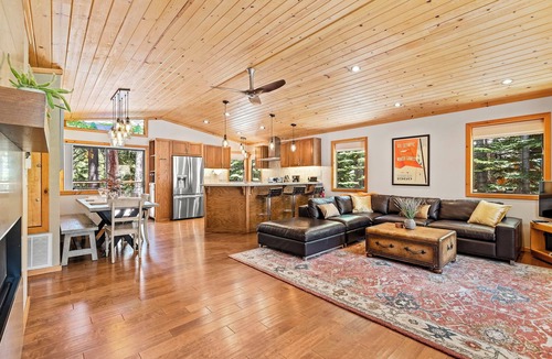 Truckee House | Family Retreat w/Games, Hot Tub, 2 Bunk Rooms, Desk & EV Charger | Near Trails