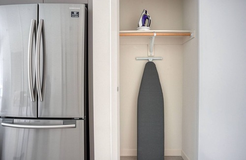 West Los Angeles Apartment | Fantastic West LA 1BR w/Pool, Gym & Lounge, nr Shops, by Blueground