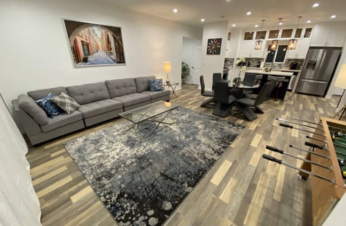 North Hollywood House | FIFA World Cup: ELEGANT, WELL-APPOINTED 3-BEDROOM HOME WITH PRIVATE HOT TUB BUILT IN 2020 (p26)