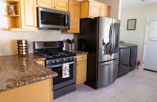 NoHo Arts District House | FIFA World Cup: NORTH HOLLYWOOD GEM: 2BR HOME w/PRIVATE HOT TUB, PATIO/YARD & EV CHARGER p42