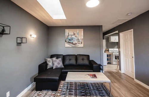 NoHo Arts District House | FIFA World Cup: RENOVATED 1BR HOME with PRIVATE FENCED PATIO in NOHO ARTS DISTRICT p21