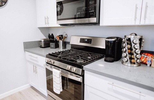 NoHo Arts District Villa | FIFA World Cup: TRANQUIL NOHO GEM: RENOVATED 2BR TOWNHOME w/PRIVATE FENCED PATIO & PARKING p29
