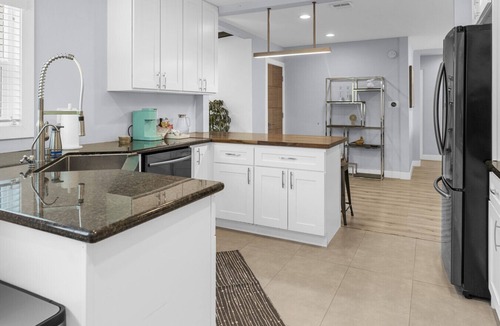 Encino House | FIFA World Cup: UPSCALE & UPGRADED 3BR HOUSE in ENCINO with GARAGE & LARGE FENCED YARD/PATIO p84