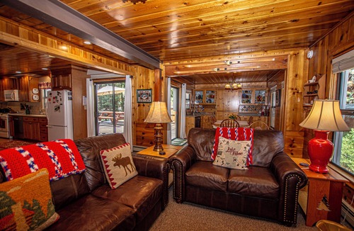 Sunnyside House | Fir Forest Cottage by Hauserman Rental Group