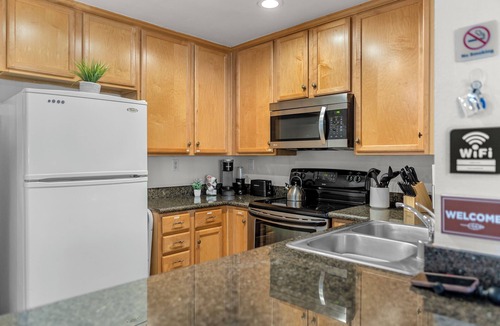 Corona Apartment | First floor 1BR condo with patio, king bed, pool and gym access.