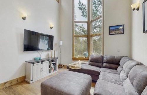 Serene Lakes House | Forest-view home with deck grill 2 living areas fireplace washer&dryer