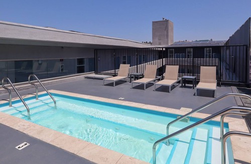 Little Italy Hotel | Four Deluxe 2Q Units| 1 Mile to Gaslamp Quarter | Allows Pet & Access to Rooftop