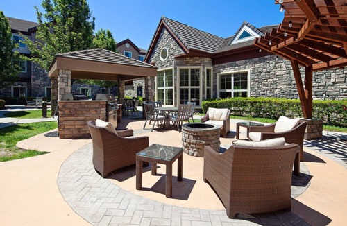 Fairfield Condo | Free Breakfast. Pool & Hot Tub. Close to Napa Valley Wine Country.