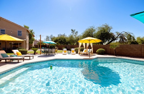 East Mesa House | FREE POOL HEAT~Beach Volley Ball~Putting Greens~Park Adjacent~Basket Ball Court
