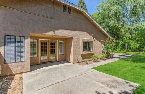 Roseville House | French Farmhouse Getaway 🏡