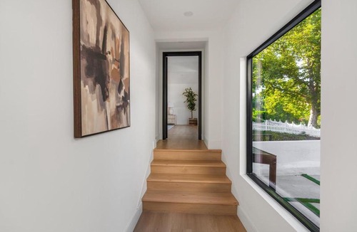 Los Angeles House | Freshly Built Near Universal Studios and Hollywood - Private Garage and Driveway Parking with Pool