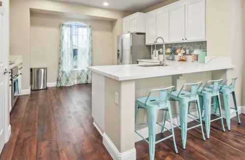 Roosevelt House | Fresno House|Fire Pit & Garage|Beautiful Backyard!