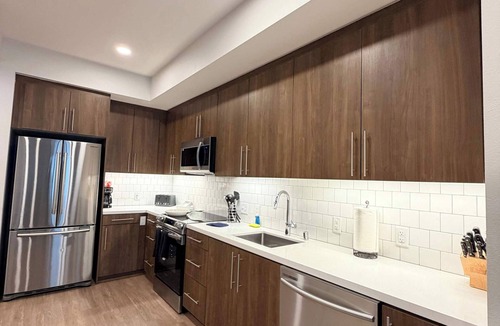 Pacific Terrace Apartment | Fully Furnished 1BR Downtown w/Wi-Fi Parking
