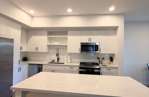Mission Valley East Apartment | Fully Furnished 1BR in Misson Valley w/Parking