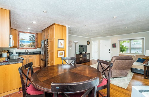 University City Condo | Fully Furnished 2BR Extended Stay Near UCSD & Scripps. Private Patio & Spa Bath