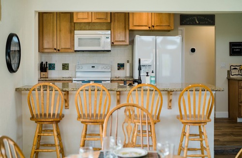 Raisin House | Fully Remodeled Country House with Large Yard, Near National Parks