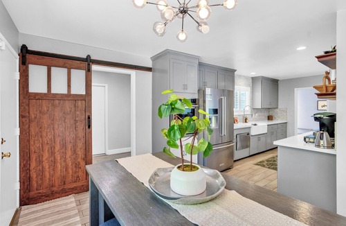 Vallejo House | Fully Remodeled home on top of the hill in Wine country with Hot Tub 🍷